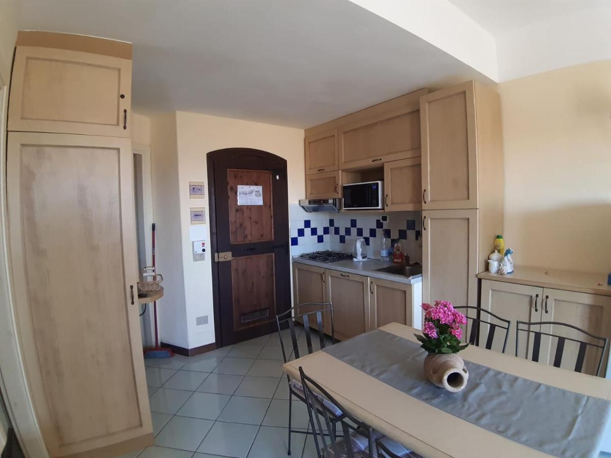 Appartamento Panoramico Calarossa Sardegna Isola Rossa Dış mekan fotoğraf