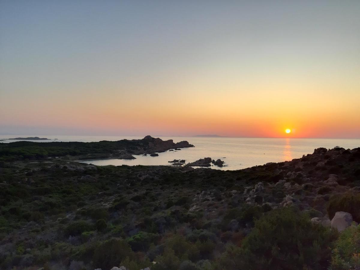 Appartamento Panoramico Calarossa Sardegna Isola Rossa Dış mekan fotoğraf
