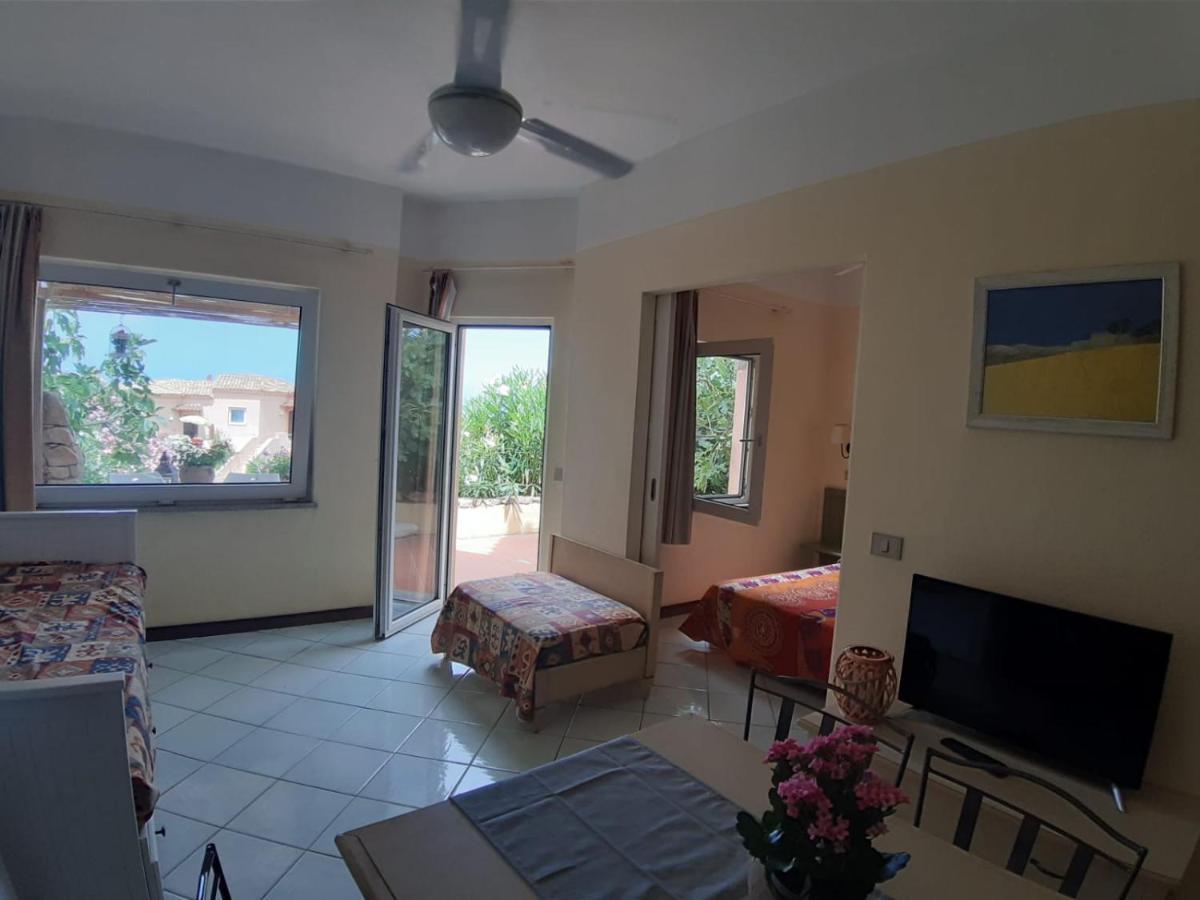 Appartamento Panoramico Calarossa Sardegna Isola Rossa Dış mekan fotoğraf