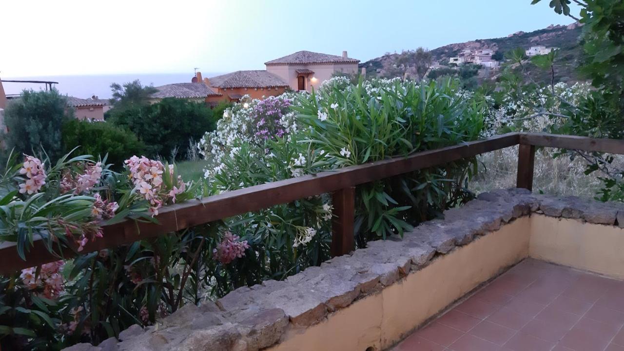 Appartamento Panoramico Calarossa Sardegna Isola Rossa Dış mekan fotoğraf