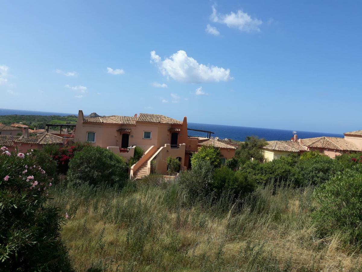 Appartamento Panoramico Calarossa Sardegna Isola Rossa Dış mekan fotoğraf